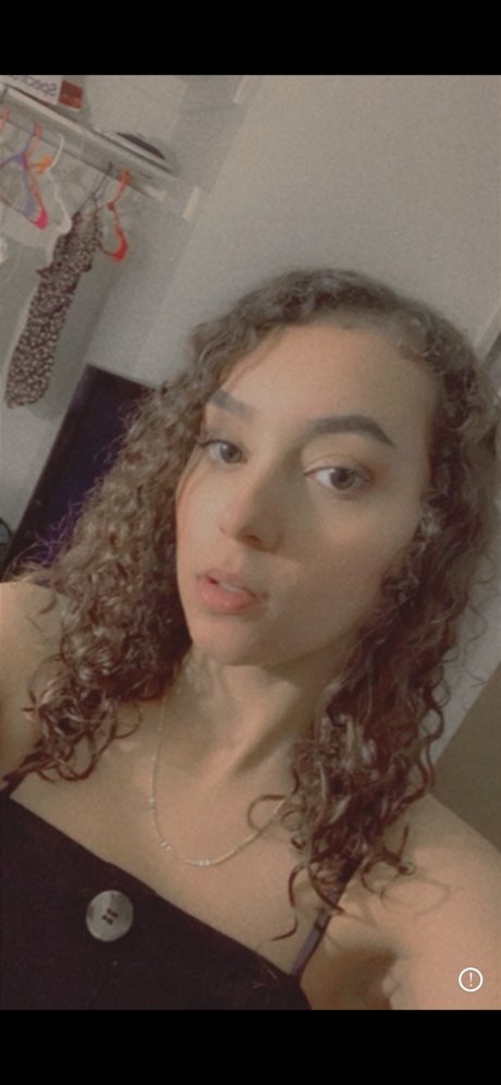 Nacktes geleaktes OnlyFans-Foto von Goldenhoney