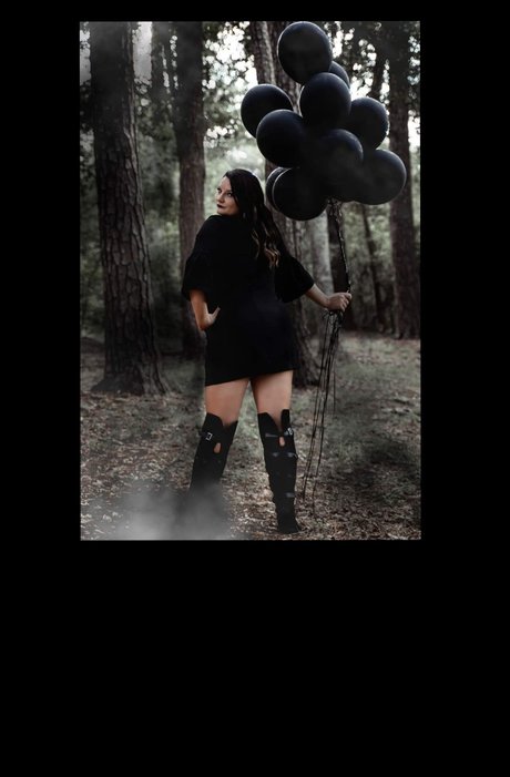 Nacktes geleaktes OnlyFans-Foto von Leigh