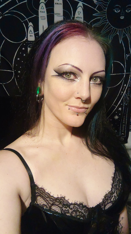 Nacktes geleaktes OnlyFans-Foto von Tish Abyss