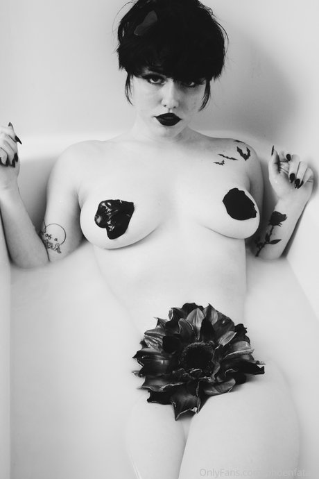 Nacktes geleaktes OnlyFans-Foto von Phoenfatale