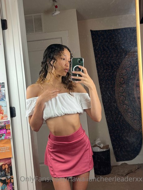 Hawaiian Cheerleader