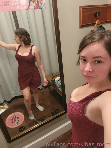 Nacktes geleaktes OnlyFans-Foto von Kibas Mom