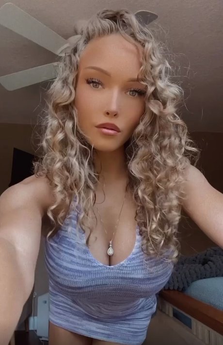 Nacktes geleaktes OnlyFans-Foto von Evie And Ellie Erikson
