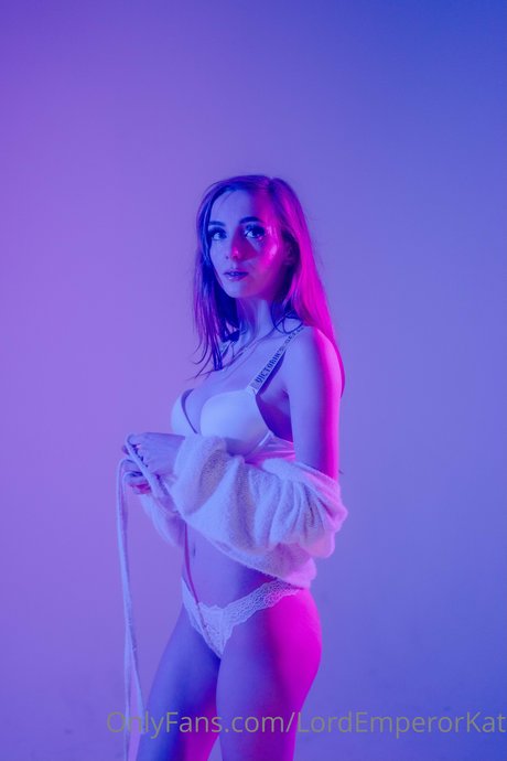 Kat ONLINE NOW