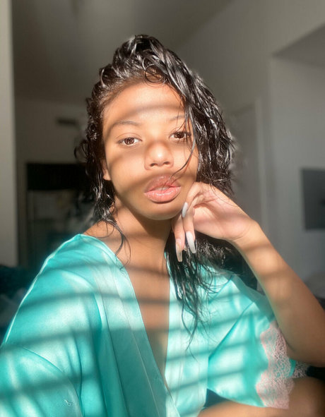 Nacktes geleaktes OnlyFans-Foto von Nia Nacci