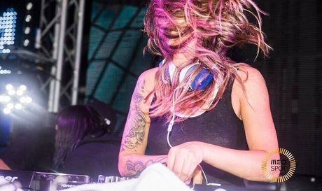 Nacktes geleaktes OnlyFans-Foto von Krewella
