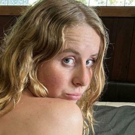 Nacktes geleaktes OnlyFans-Foto von Blondebhabie
