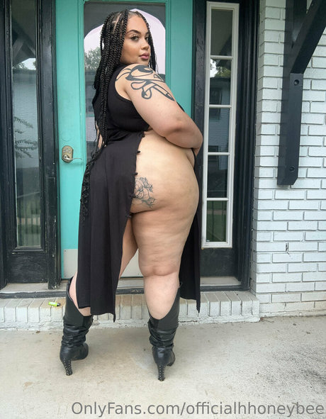 Nacktes geleaktes OnlyFans-Foto von Officialhhoneybee