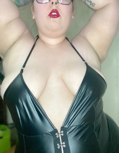Nacktes geleaktes OnlyFans-Foto von Misshoneycatt