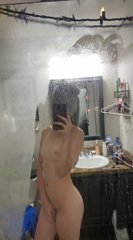 Nacktes geleaktes OnlyFans-Foto von Babyriv