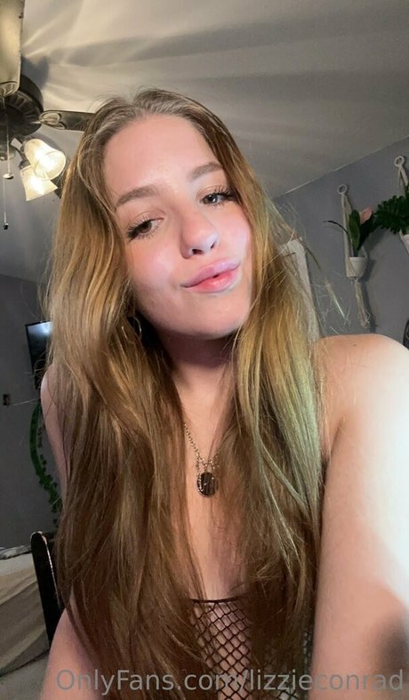 Nacktes geleaktes OnlyFans-Foto von Lizzieconrad