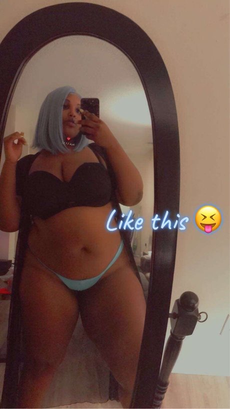 Nacktes geleaktes OnlyFans-Foto von Honeydripp