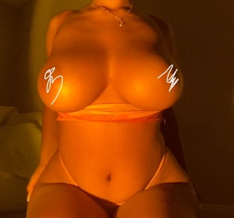 Nacktes geleaktes OnlyFans-Foto von Ki