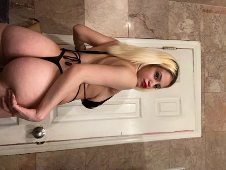 Nacktes geleaktes OnlyFans-Foto von Layla Lee 