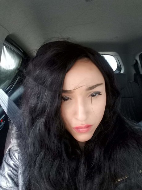 Nacktes geleaktes OnlyFans-Foto von Slouani Lena