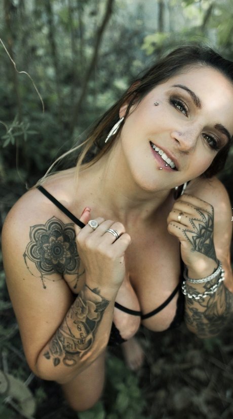 Nacktes geleaktes OnlyFans-Foto von Queensiriana