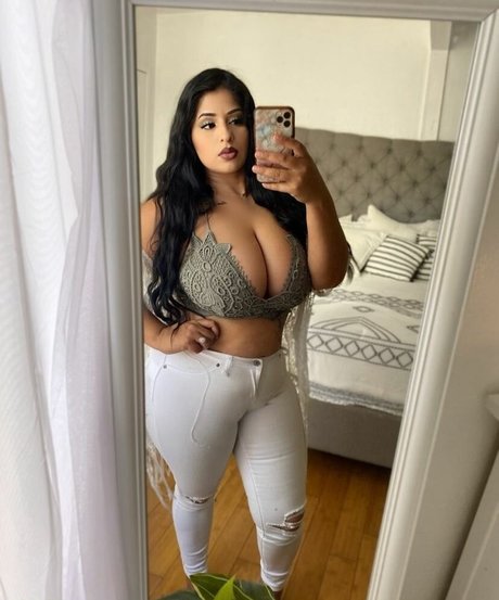 Nacktes geleaktes OnlyFans-Foto von Janet Jae