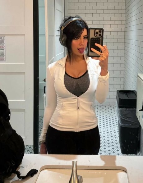Nacktes geleaktes OnlyFans-Foto von Savy Summer