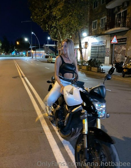 Nacktes geleaktes OnlyFans-Foto von Annahotbabee