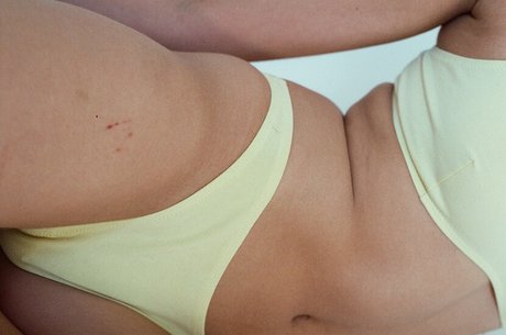 Nacktes geleaktes OnlyFans-Foto von Bridget Gao Hollitt