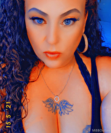 Nacktes geleaktes OnlyFans-Foto von Missoutlawakaladyk