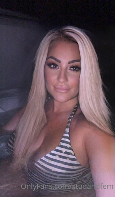Nacktes geleaktes OnlyFans-Foto von Reallesbiansx