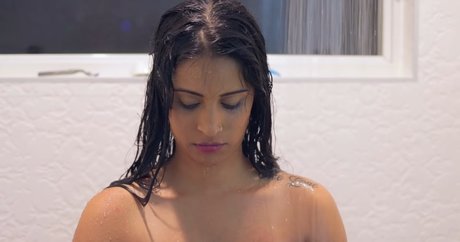 Nacktes geleaktes OnlyFans-Foto von Lilly Singh
