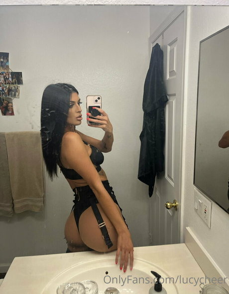 Nacktes geleaktes OnlyFans-Foto von Lucymomma