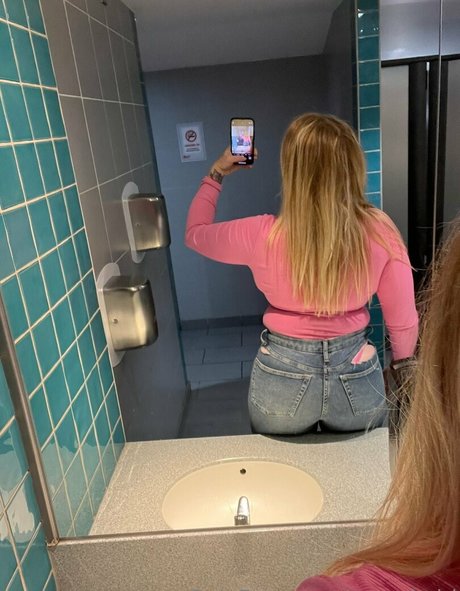 Nacktes geleaktes OnlyFans-Foto von Curvykgirl
