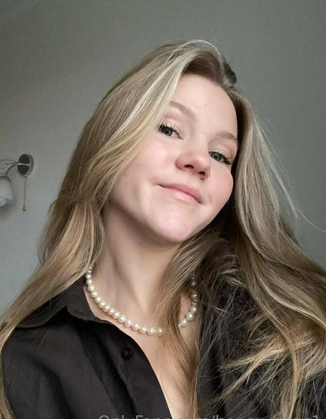 Nacktes geleaktes OnlyFans-Foto von Honeybuns1