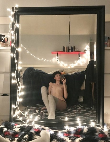 Nacktes geleaktes OnlyFans-Foto von Artsybaby