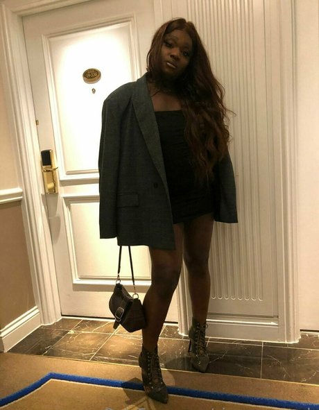 Nacktes geleaktes OnlyFans-Foto von Sissyserayah