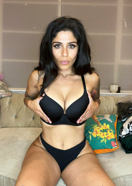 Nacktes geleaktes OnlyFans-Foto von Mistresssophiasahara