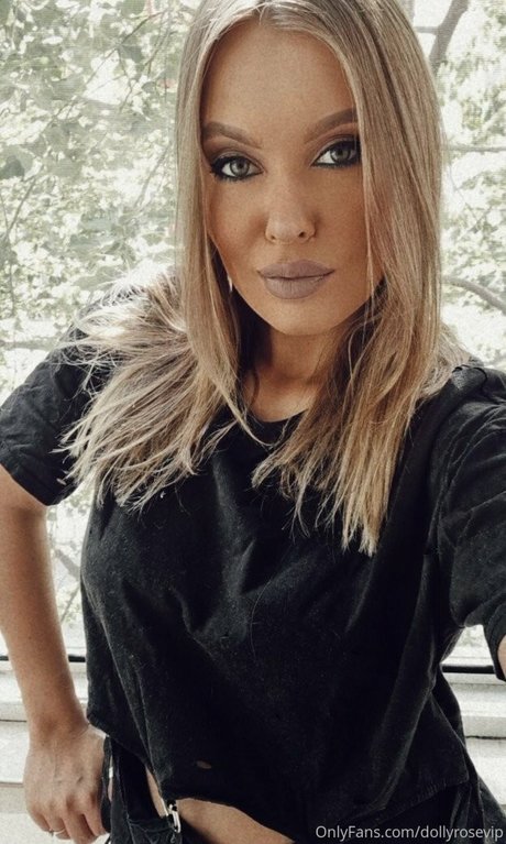 Nacktes geleaktes OnlyFans-Foto von Dolly Rose