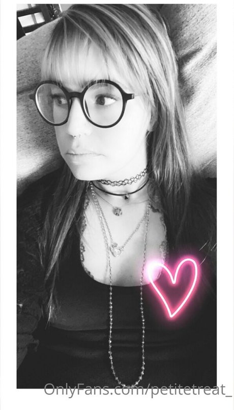 Nacktes geleaktes OnlyFans-Foto von Petitetreat