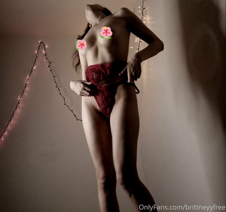 Nacktes geleaktes OnlyFans-Foto von Brittneyyfree