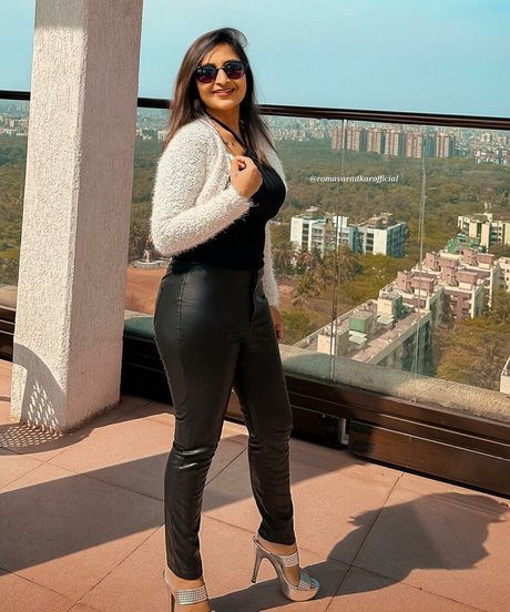 Nacktes geleaktes OnlyFans-Foto von Roma Varadkar