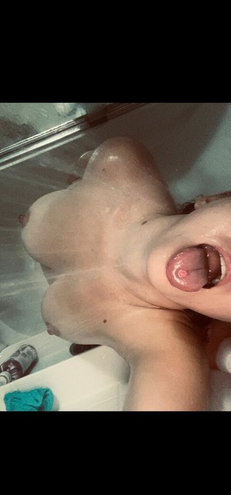 Nacktes geleaktes OnlyFans-Foto von Milkyraelynn