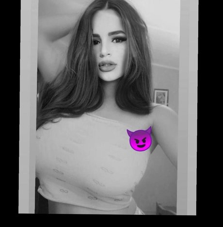 Nacktes geleaktes OnlyFans-Foto von Denisa R Maria