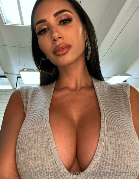 Nacktes geleaktes OnlyFans-Foto von Amberquinnofficial