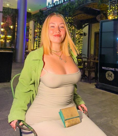 Nacktes geleaktes OnlyFans-Foto von Morgan Elaine