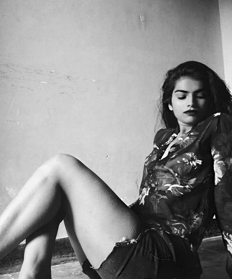 Nacktes geleaktes OnlyFans-Foto von Nidhi Goel