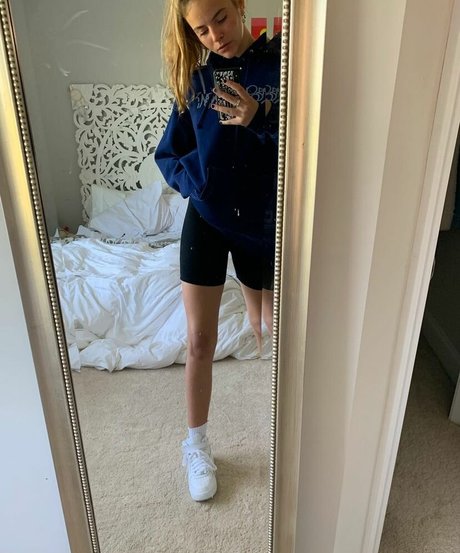 Nacktes geleaktes OnlyFans-Foto von Lola Dubrul