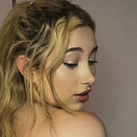 Nacktes geleaktes OnlyFans-Foto von Chloe May