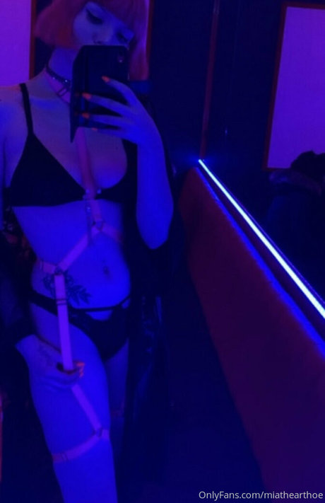 Nacktes geleaktes OnlyFans-Foto von Miathearthoe
