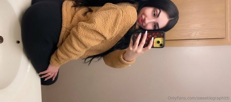 Nacktes geleaktes OnlyFans-Foto von Sweetiegraphitti