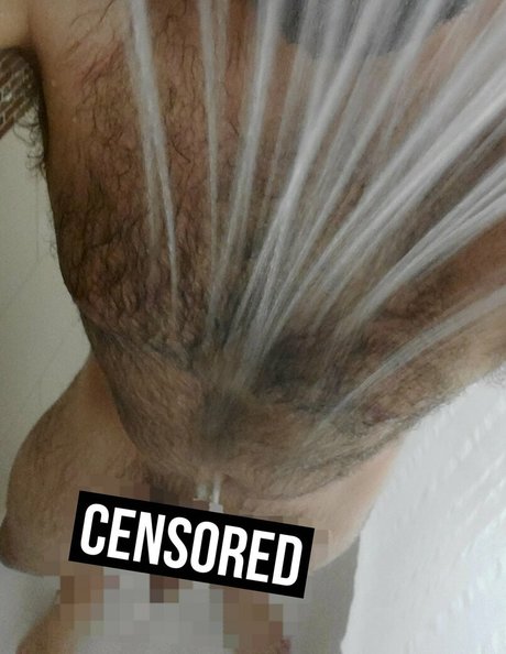 Nacktes geleaktes OnlyFans-Foto von Beardedgeeky