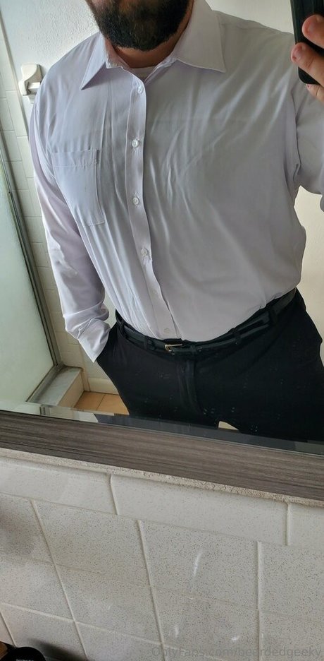 Nacktes geleaktes OnlyFans-Foto von Beardedgeeky