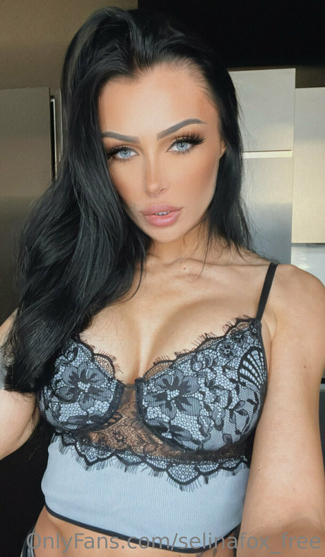 Nacktes geleaktes OnlyFans-Foto von Selinafoxfree