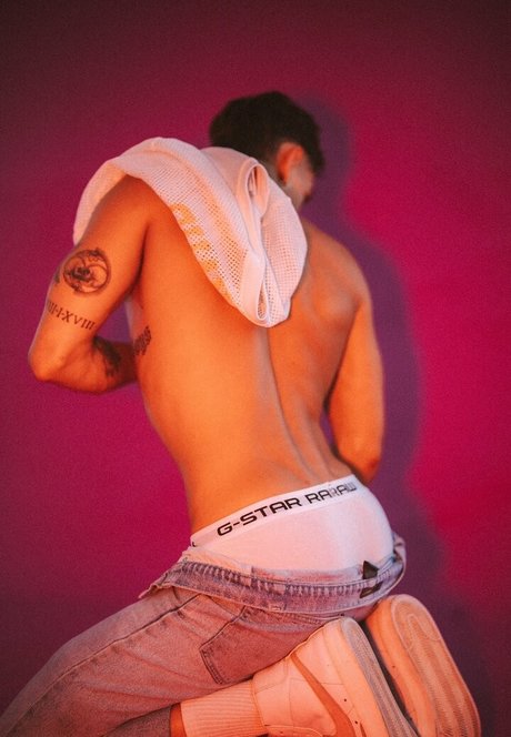 Nacktes geleaktes OnlyFans-Foto von Henryandkasey